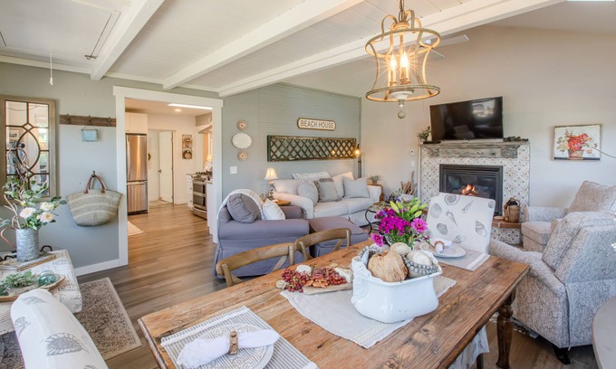 Downtown Cannon Beach House | Charming Designer Retreat, Walk to Beach & Downtown, Cozy Fireplace, Expansive Deck