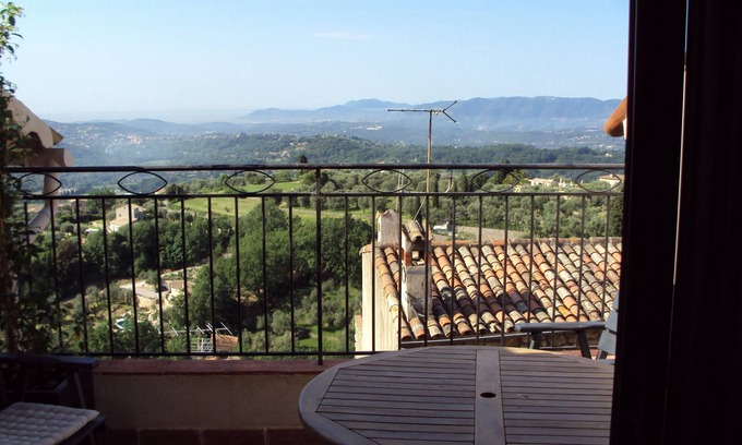 Chateauneuf-Grasse House | Charming duplex with terrace and panoramic view in the heart of the village