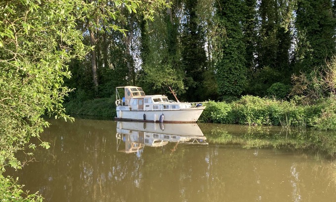 Five Oak Green Boat Rental | Charming Dutch Steel Cruiser Boat on the River Medway in the Garden of England
