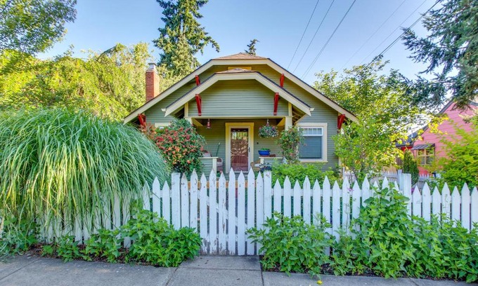 College Hill House | Charming Eugene Vacation Home 1 Mi to Dtwn!