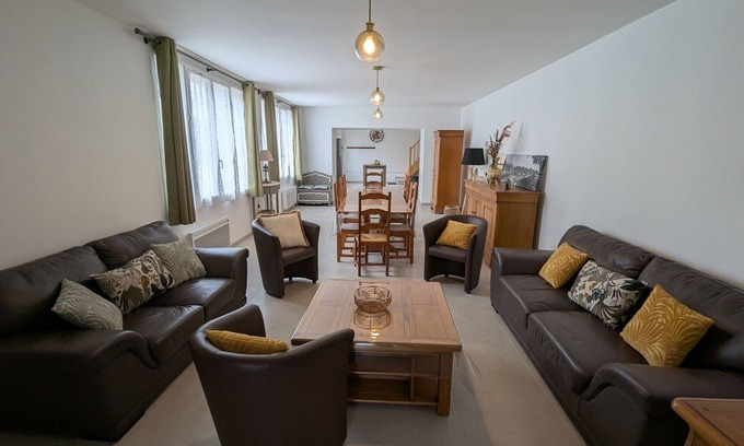 Boulay-les-Barres Cottage | Charming Family Cottage near Orléans with Garden