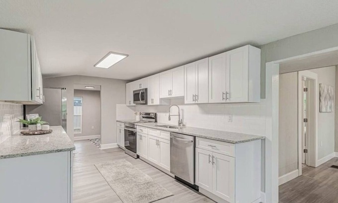 Lake Wales Other | Charming farmhouse with 3 bedrooms and WiFi, AC in beautiful Lake Wales