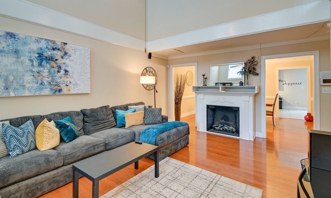 Fayetteville House | Charming Fayetteville Townhome, 9 Mi to Downtown!