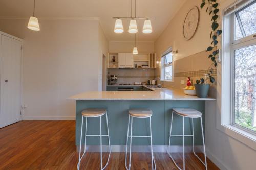 Devonport House | Charming Fig Tree Cottage with WiFi & Parking