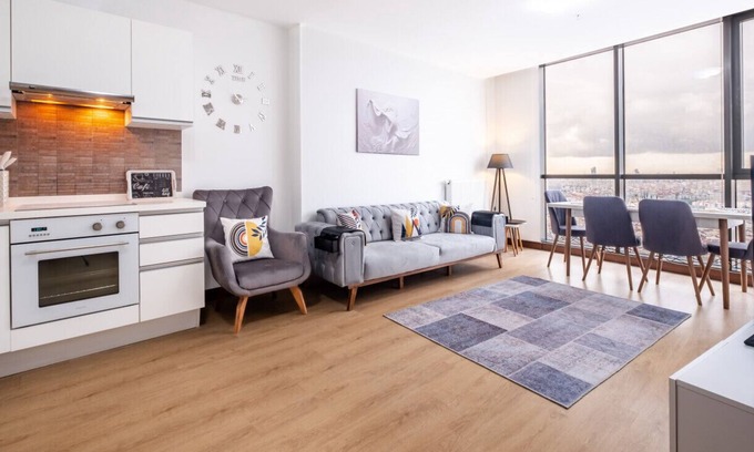 Atasehir Apartment | Charming Flat with City View in Atasehir