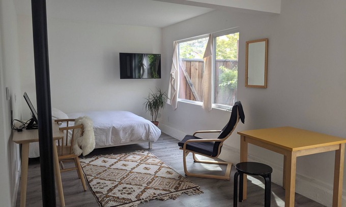 Roosevelt Apartment | Charming furnished studio for rent