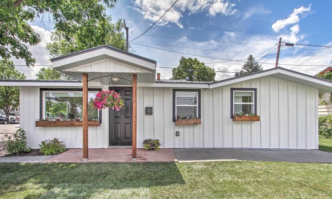 Great Falls Cottage | Charming Great Falls Cottage~2 Mi to Downtown