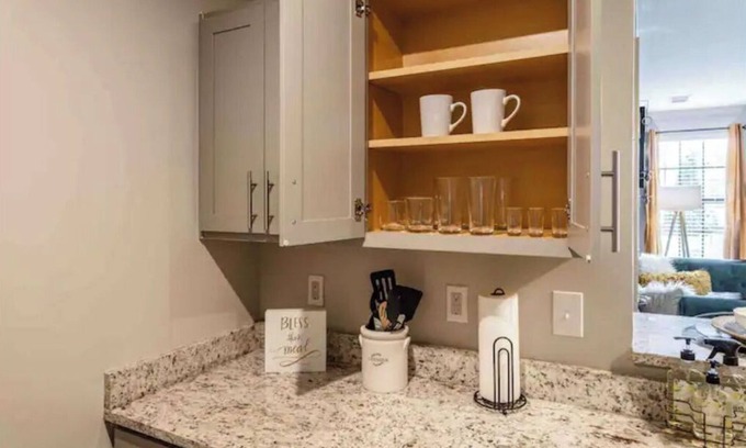 Sherwood Park Apartment | π| Charming Green Retreat |π