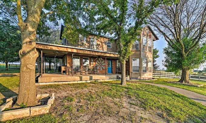Energy House | Charming Hamilton Farmhouse with Country Views!