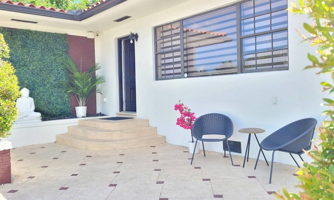 Seybold House | Charming Home Heart Of Miami! Sleeps 9 Close To Miami Airport & Attractions