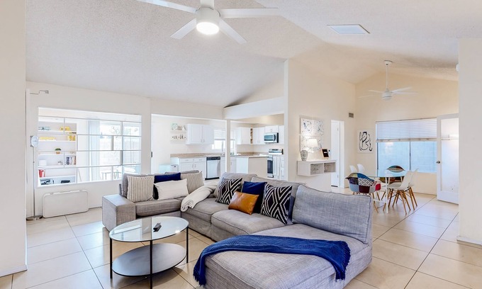 Tempe House | Charming home near walking paths with a work desk, grill, & patio - dog-friendly