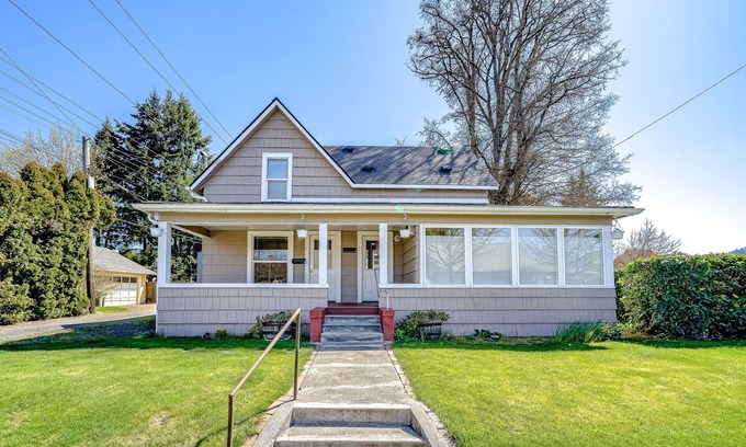 Springfield House | Charming Home w/Fast WiFi, a Private Washer/Dryer, & Two Kitchens