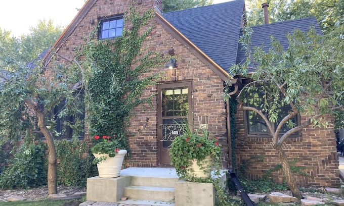 Sioux Falls House | Charming House in Quiet Neighborhood
