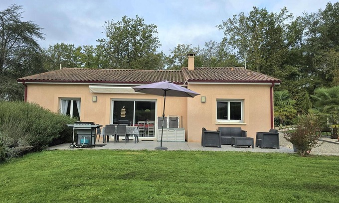 Champcevinel Cottage | Charming House near Périgueux with WiFi, Enclosed Garden, and Baby Equipment