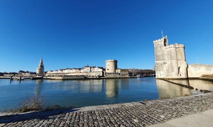 Angoulins House | Charming house with enclosed garden, near the sea or the center of the village