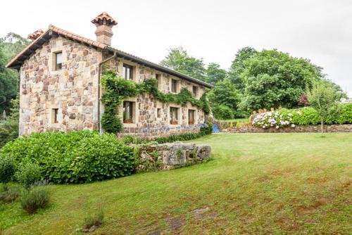 Escobedo House | Charming House with Lake View