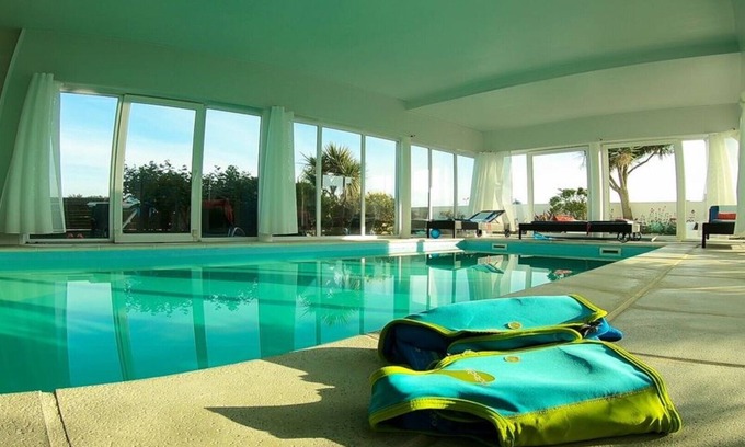 Sibiril Villa | Charming house with sea view & indoor pool -Brittany, 20 m from beach.