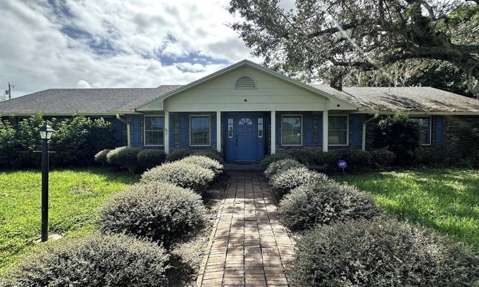 Fort Pierce House | Charming House With 3 Bed/3 Bath in Ft. Pierce, FL