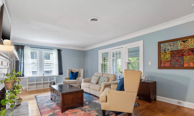 Countryside House | Charming KC Home w/ Stunning Views MOKA51201-2