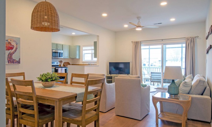 Lewes Condo | Charming Lewes/Rehoboth Retreat﻿, Pet Friendly!