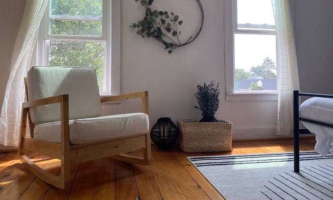 Gladstone House | Charming loft in downtown Gladstone