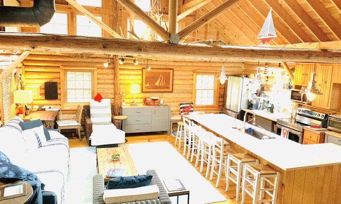Boothbay Harbor Cabin | Charming Log Cabin - Yamagoya in the Spruce Trees and near the Ocean.