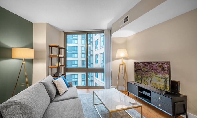 Mount Vernon Triangle Apartment | Charming Mount Vernon 1BR w/Gym, Pool, W/D, near metro by Blueground