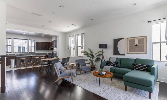 Newark House | Charming Newark 4BR w/2-Car Garage, nr Cinema & Sports, by Blueground