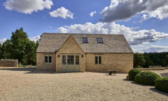 Chipping Norton Cottage | Charming newly built Cotswold stone cottage.