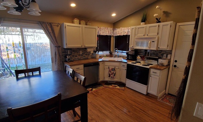 Northwest Boise City House | Charming Northwest Boise ranch house with fenced backyard.