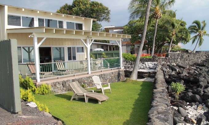 Kailua-Kona Cottage | Charming Oceanfront Cottage in Beautiful Historic Kailua-Kona Village