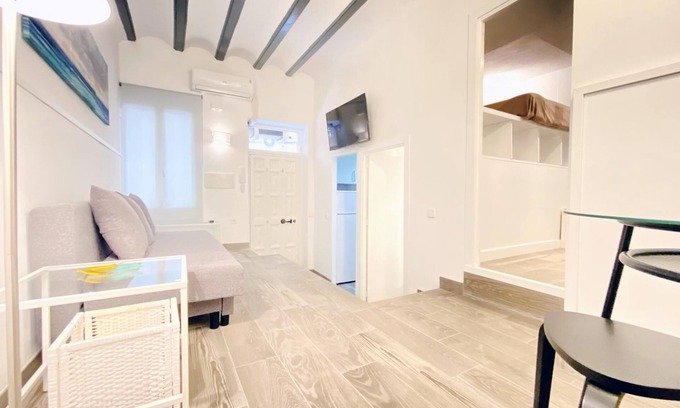 Las Acacias Apartment | Charming Paseo de los Olmos - Temporary Stays, 3 Guests, Wifi