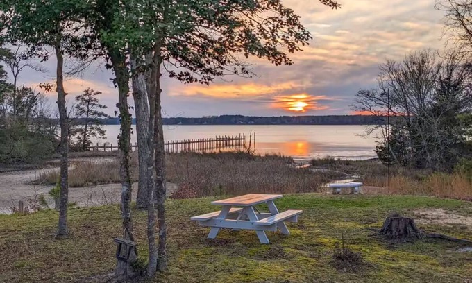 Weems House | Charming Pet Friendly 4-bedroom river view home with grill, in lovely Weems!