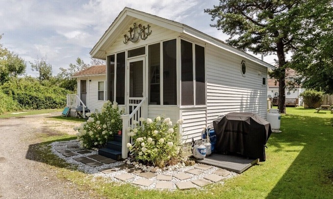 Pine Point Apartment | Charming Pine Point OOB Beach Cottage Tiny House, Steps away from the beach