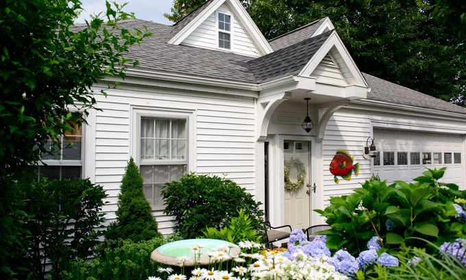 Marblehead House | Charming private townhouse-style lodging, a block from Marblehead Harbor