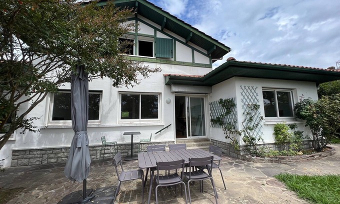 Saint-Jean-de-Luz House | Charming quiet house with swimming pool close to beaches and town center!