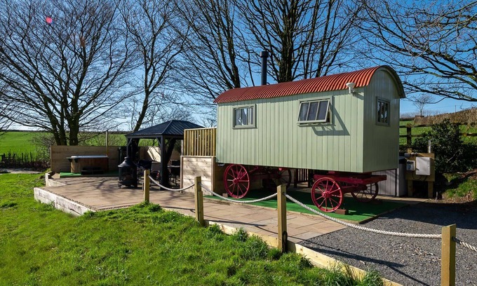 Stoke Rivers Cabin | Charming quirky couple and dog friendly countryside bolt hole, with private hot tub and communal gam