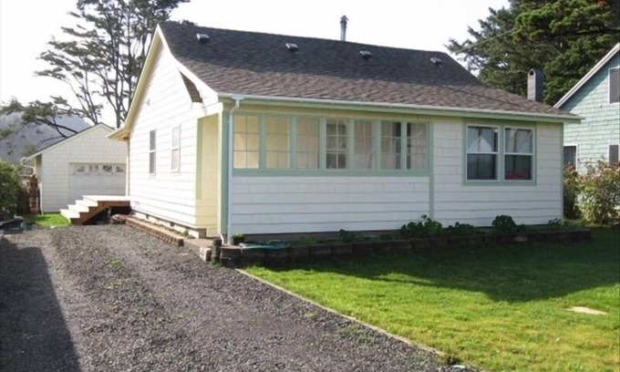 Yachats House | Charming Renovated 1922 Bungalow in Heart of Yachats Village
