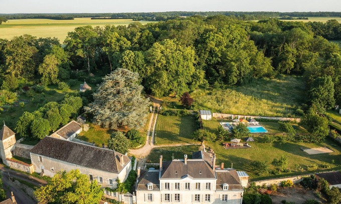 Thury House | Charming residence, Burgundy, La Trémellerie, 15/20 people, heated swimming pool