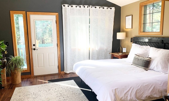 Larkspur Apartment | Charming Rustic Ranch
