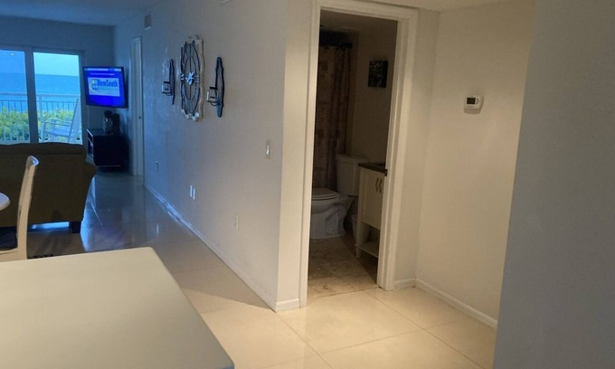 Jensen Beach Condo | Charming Short-Term 3-7 months 2-bedroom condo in marvelous Jensen Beach.