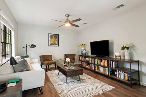 South Manchaca House | Charming South Austin 2 Bedroom Home