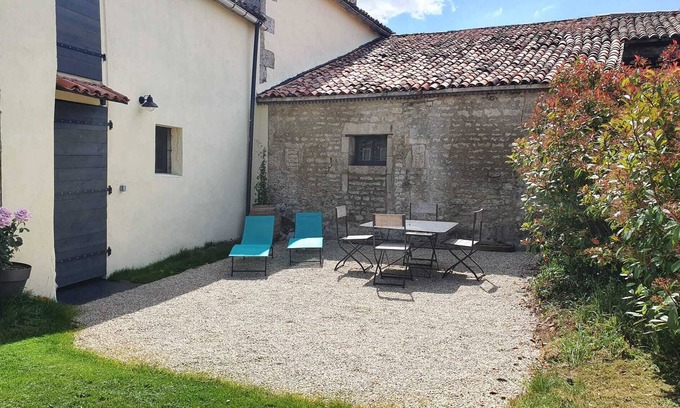 Xanton Cottage | Charming South Vendée house with heated swimming pool