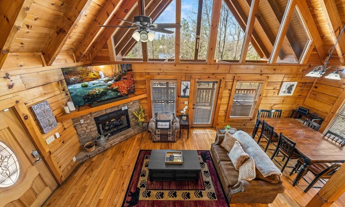 Pigeon Forge Cabin | Charming & Spacious - Close to ALL activities! Summer & Fall Specials!