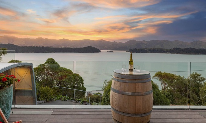 Christchurch District Apartment | Charming Studio Apartment on the Shores of Lyttelton Harbour