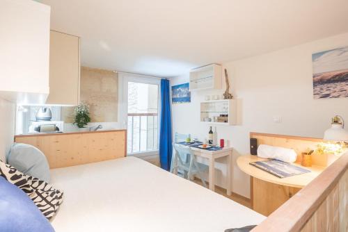 Hotel de Ville - Quinconces Apartment | Charming Studio-Cabine Place de la Bourse