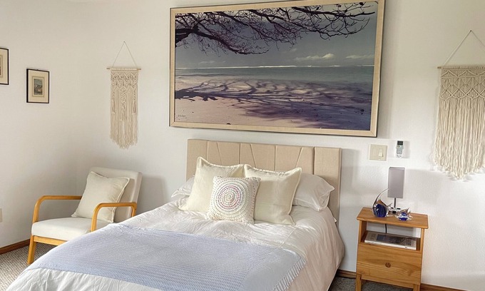 Tierrasanta Cottage | Charming studio casita with a HUGE private backyard, AC, walk-in closet