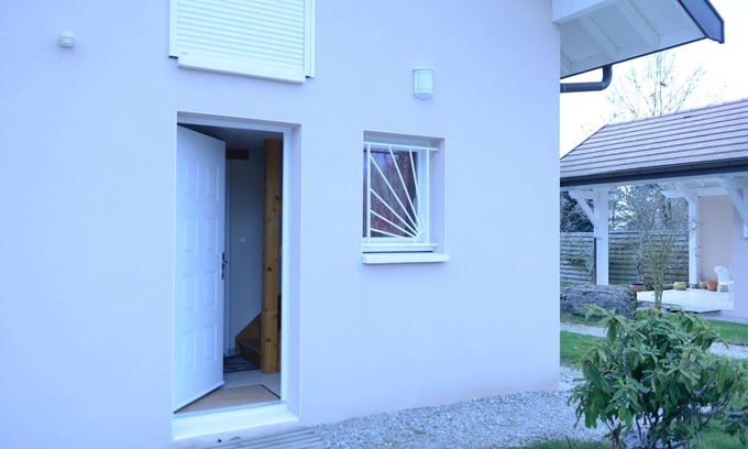 Annecy-le-Vieux Apartment | Charming Studio in House