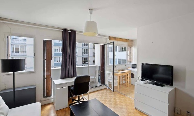 Quartier de la Roquette Apartment | Charming studio - Roquette - Mobility Lease