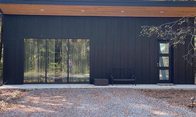 Gober Cabin | Charming Studio style 1-bedroom cabin in Bonham